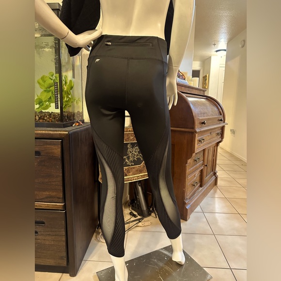 Fabletics leggings - Picture 3 of 3